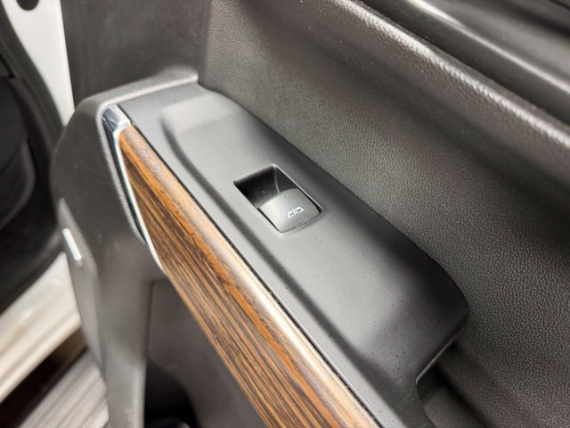 Used 2019 Chevrolet Silverado 1500 High Country w/ Technology Package AWD/4WD image 29