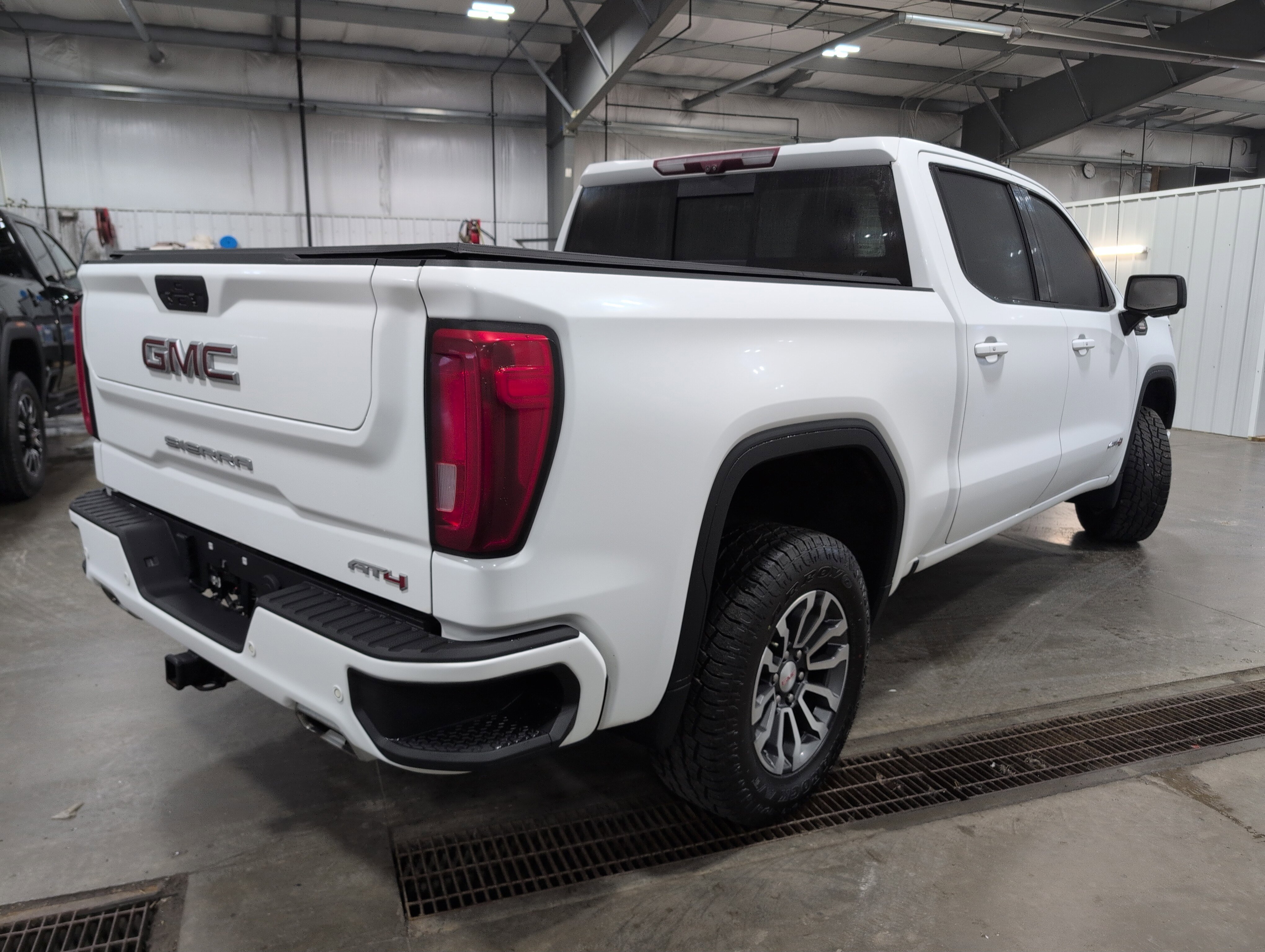 Used 2021 GMC Sierra 1500 AT4 w/ AT4 Value Package image 3
