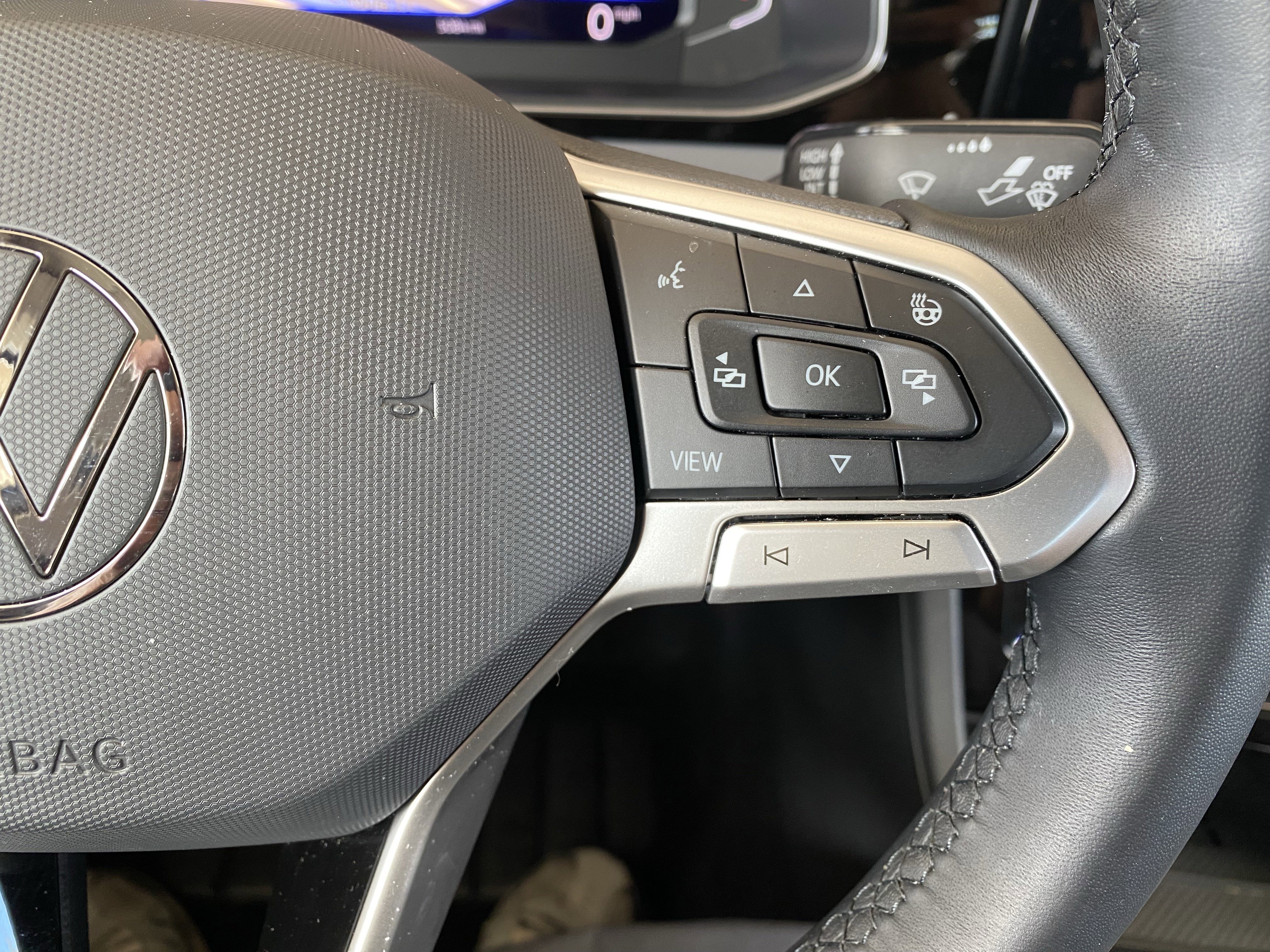 Certified 2025 Volkswagen Jetta SEL image 9