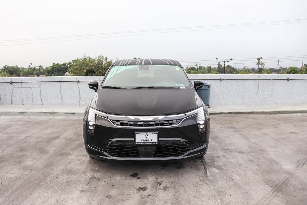 New 2027 Chrysler Pacifica Select FWD image 3