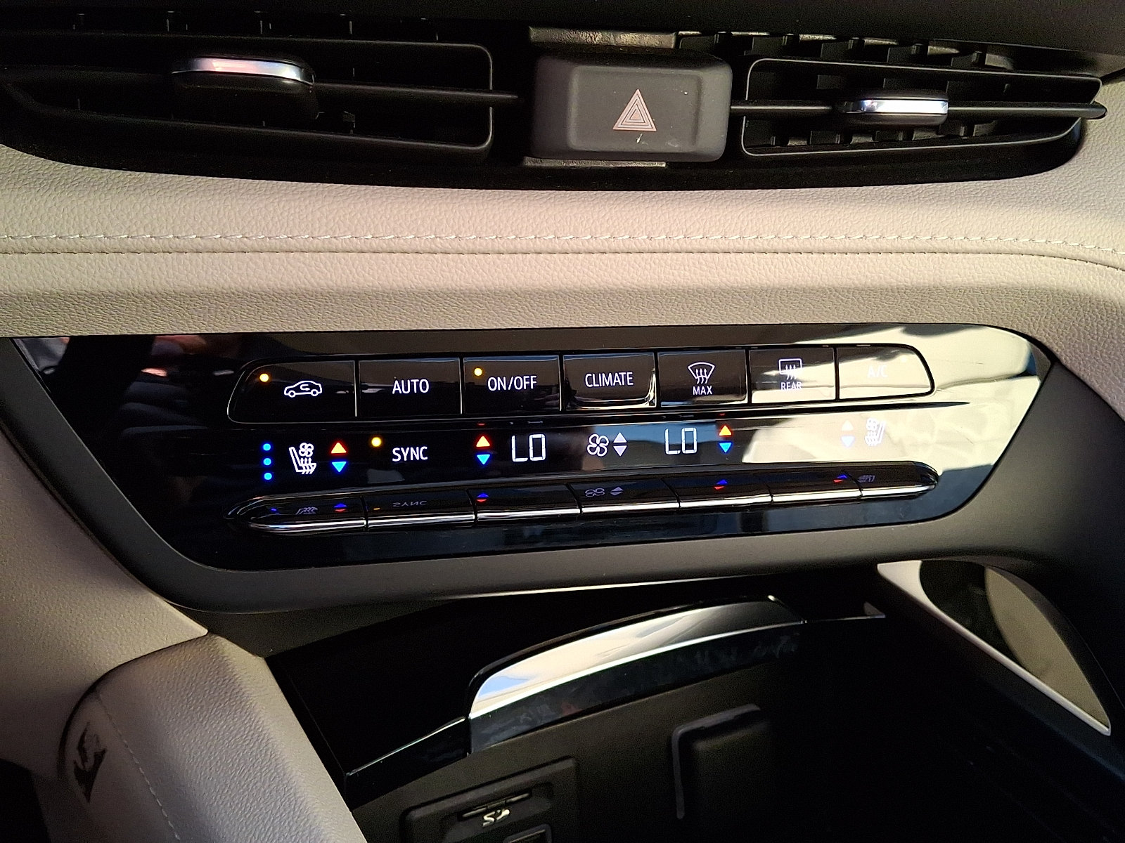 Certified 2023 Buick Envision Avenir AWD/4WD image 17