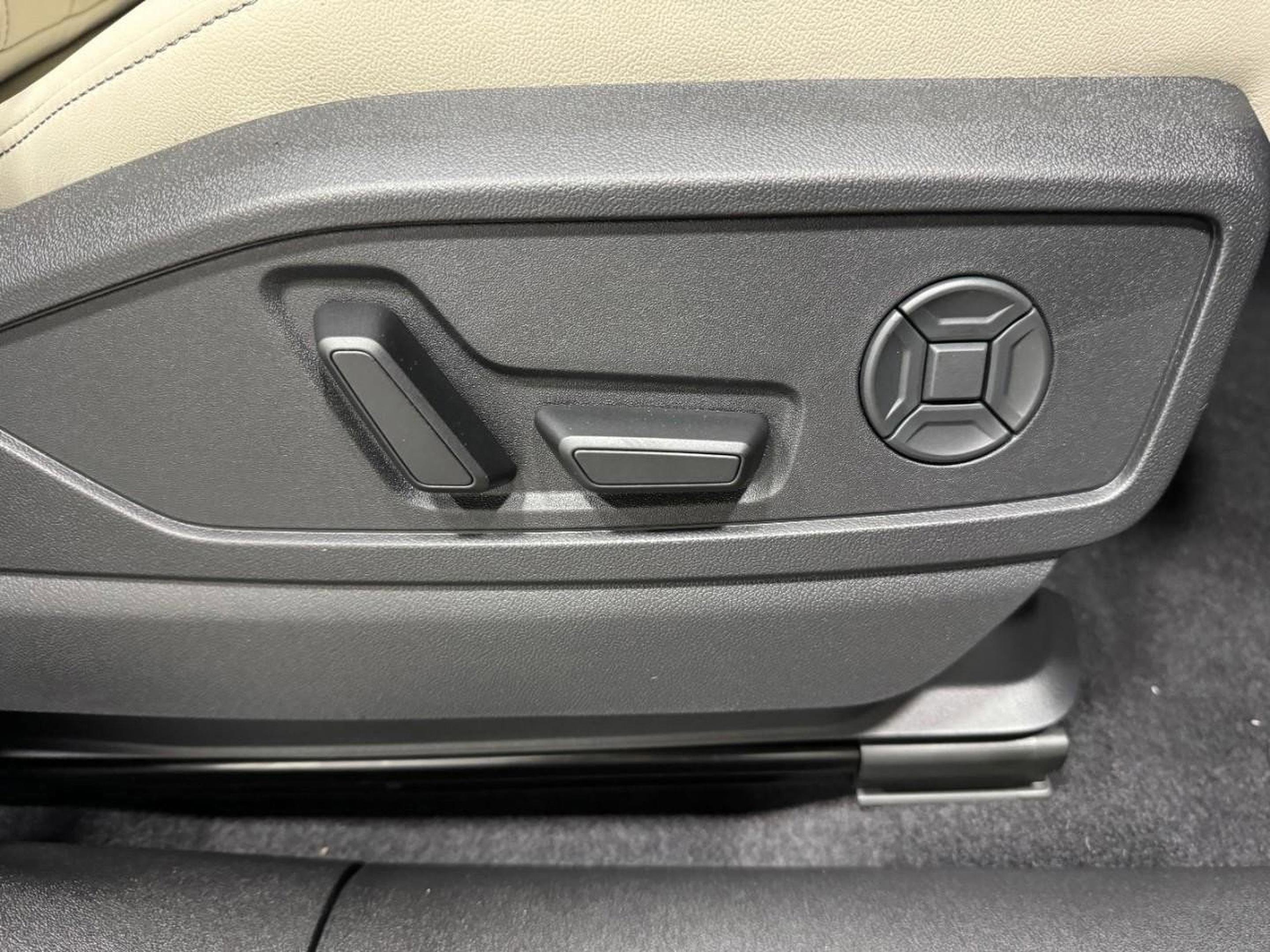 New 2025 Audi Q5 Premium image 17