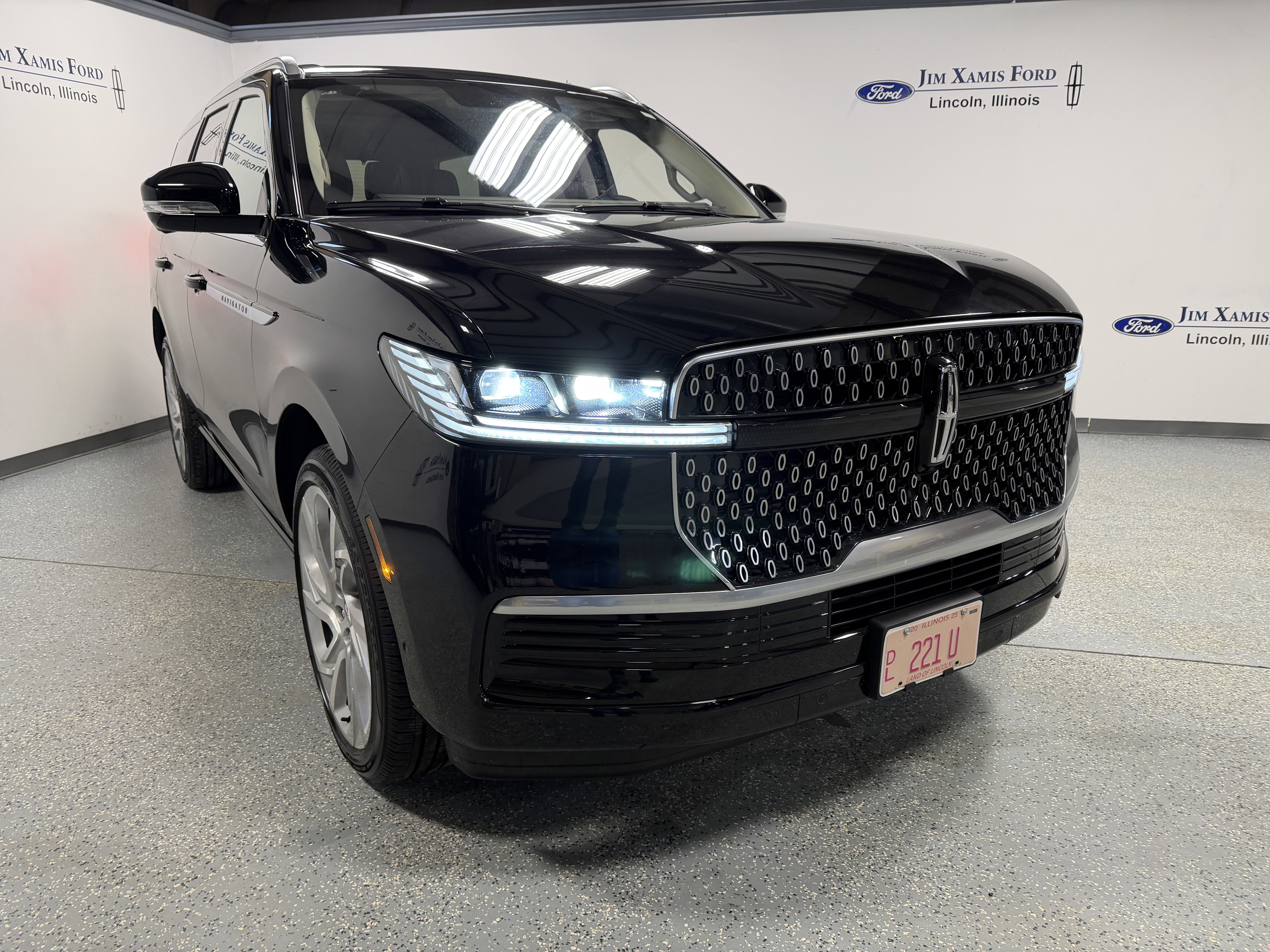 Used 2025 Lincoln Navigator Reserve image 41