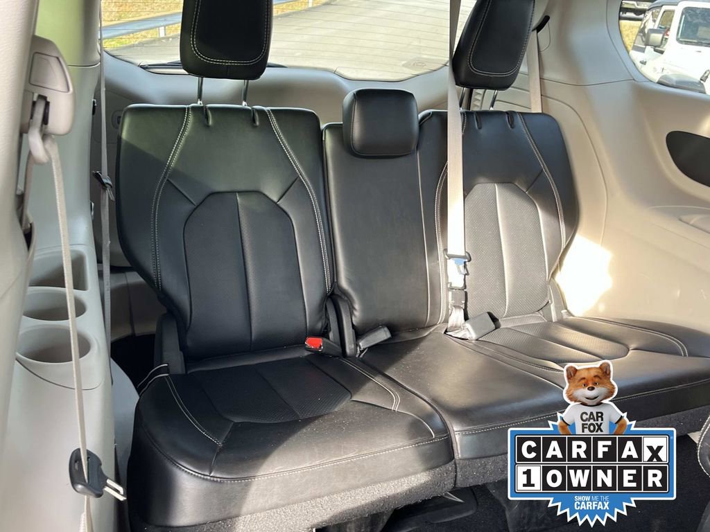 Used 2024 Chrysler Pacifica Select image 20