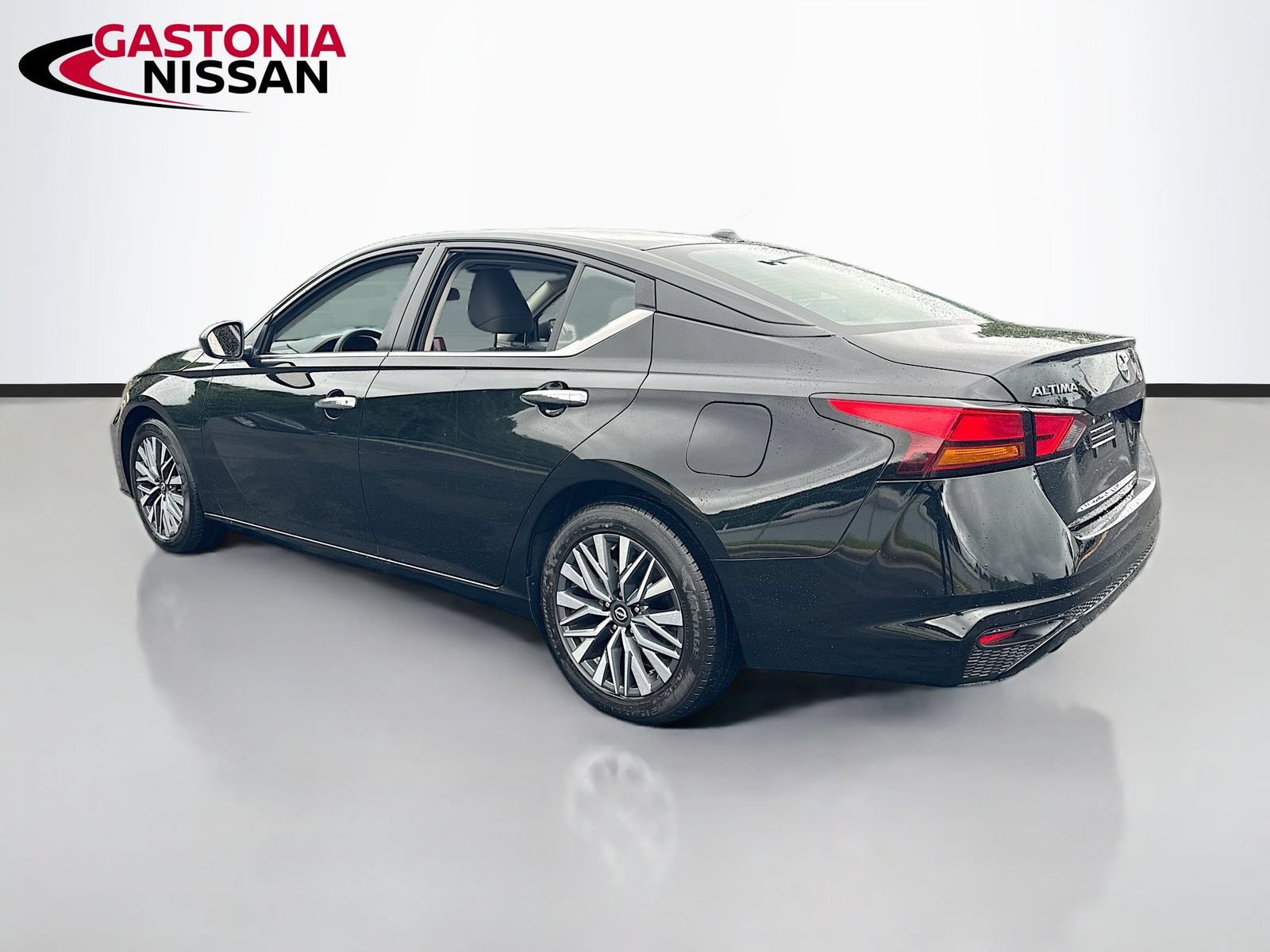 Used 2025 Nissan Altima 2.5 SV FWD image 6