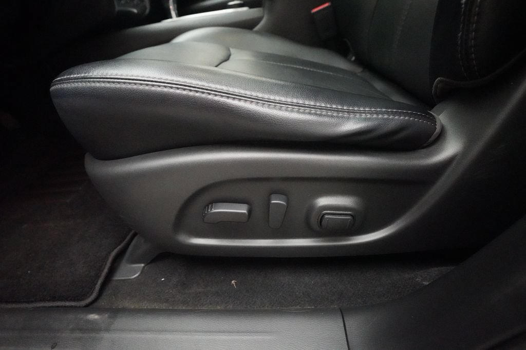 Used 2020 Nissan Pathfinder SL AWD/4WD image 31