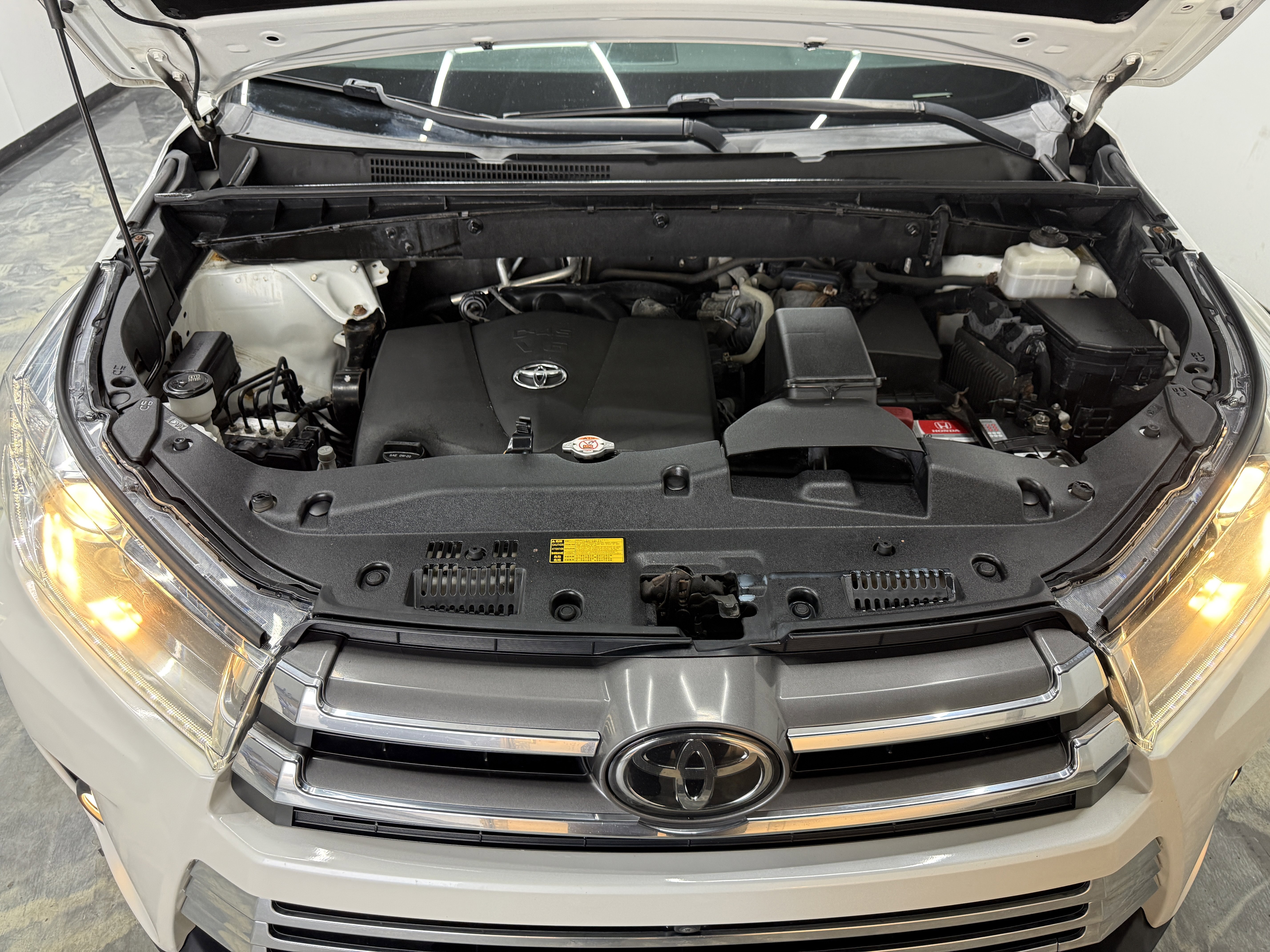 Used 2017 Toyota Highlander Limited image 28