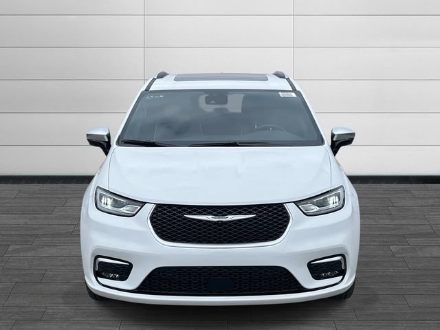New 2026 Chrysler Pacifica Pinnacle w/ Trailer Tow Group FWD image 8