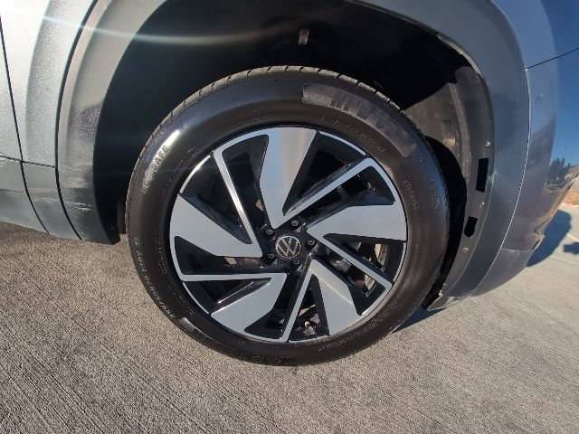 Used 2025 Volkswagen Atlas SE image 36
