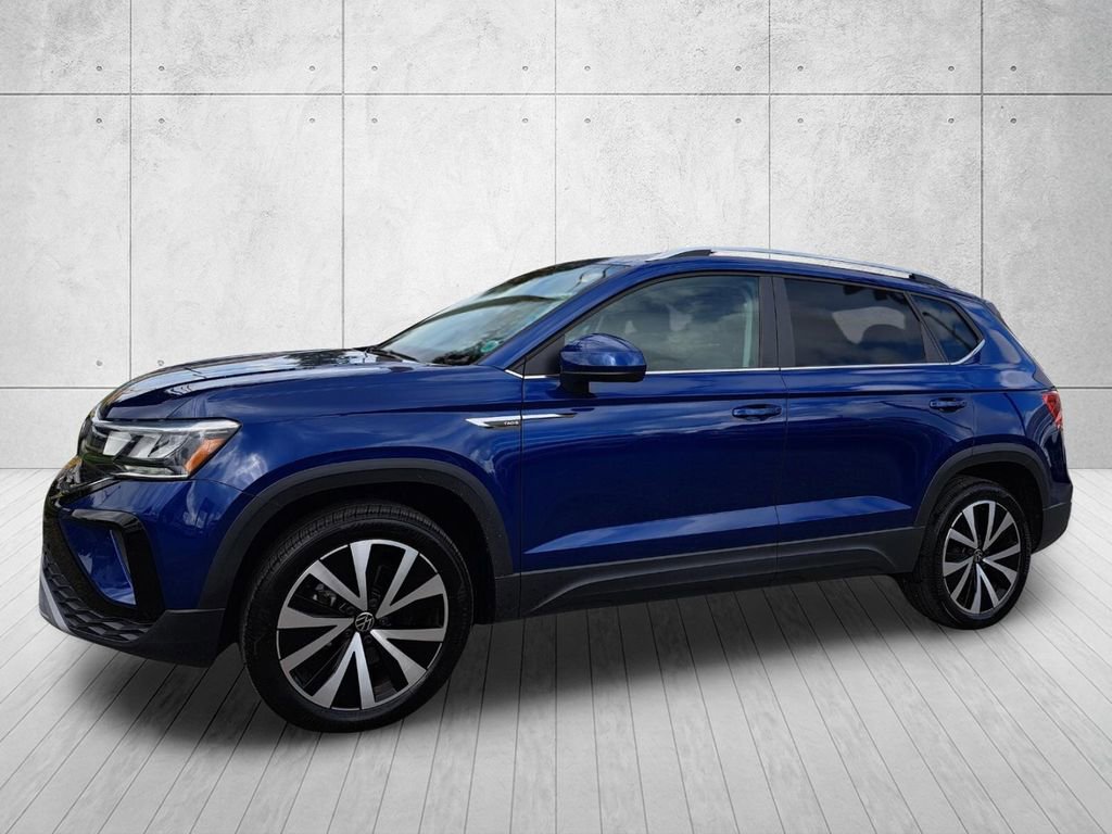 Used 2023 Volkswagen Taos SE w/ Panoramic Sunroof Package FWD image 9