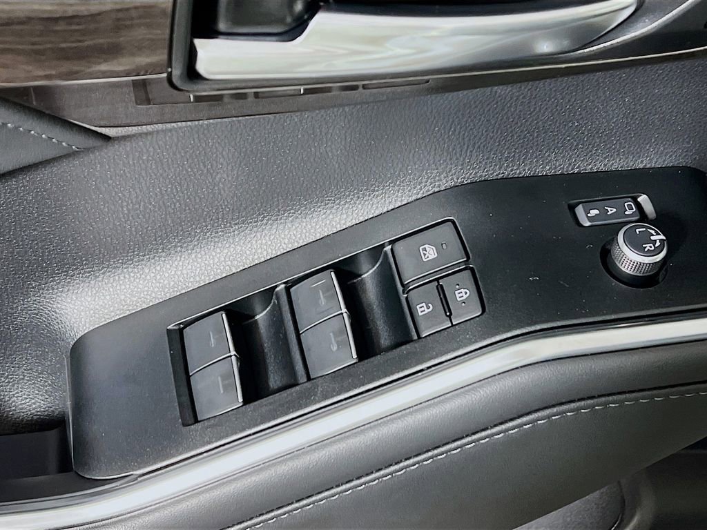Certified 2025 Toyota Highlander Limited AWD/4WD image 17