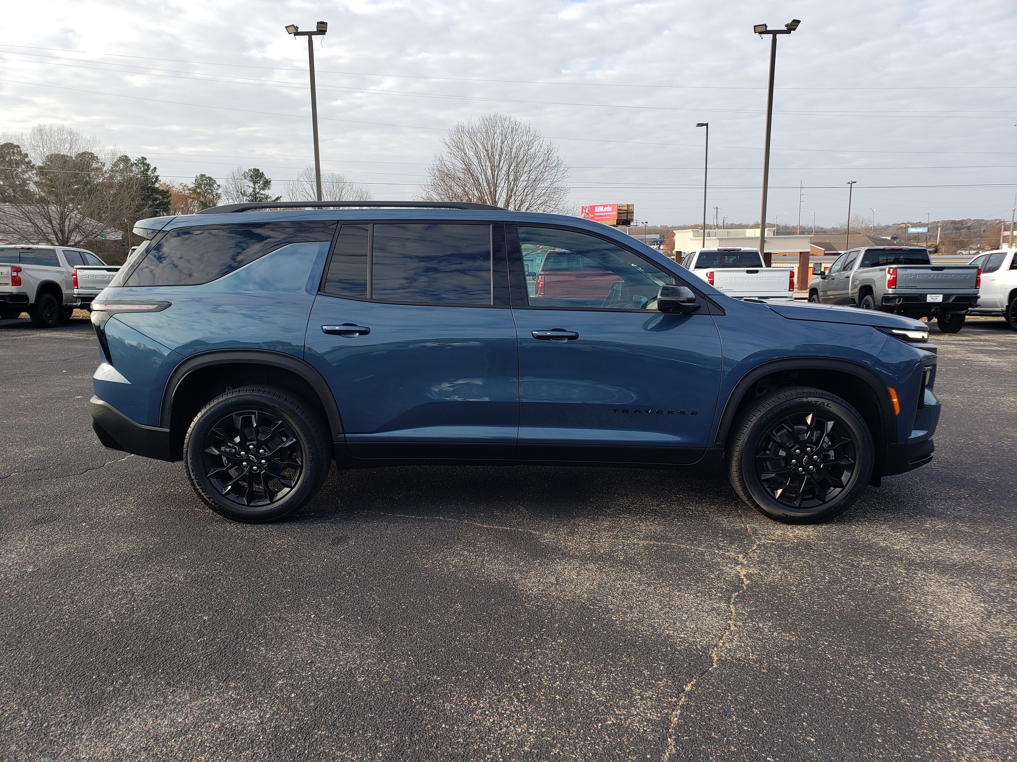 New 2026 Chevrolet Traverse LT w/ Midnight/Sport Edition image 5