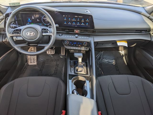 Used 2025 Hyundai Elantra SEL image 10