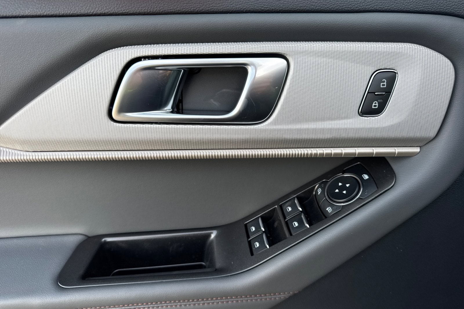 New 2026 Ford Explorer Active w/ Active Comfort Package image 10