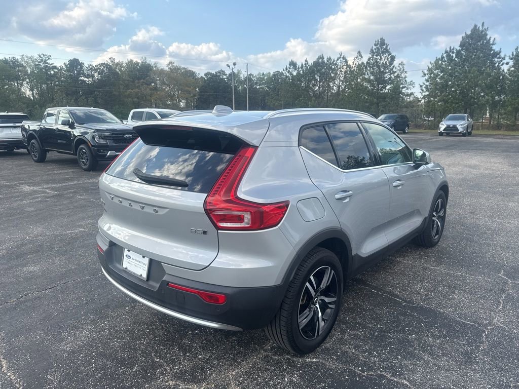 Used 2023 Volvo XC40 B5 Plus AWD/4WD image 22