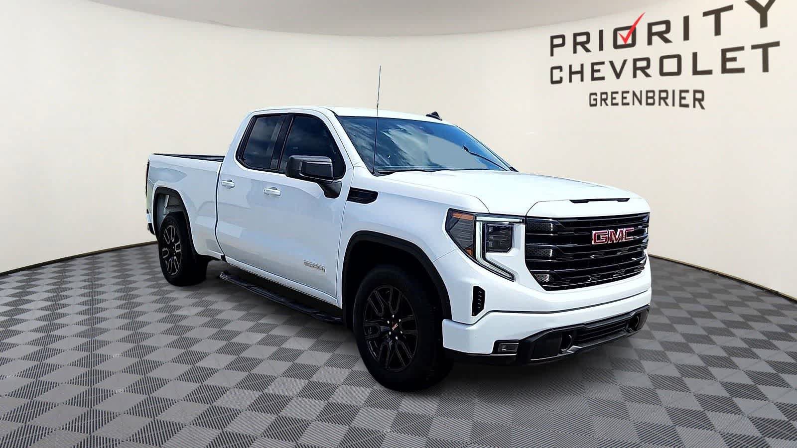 Used 2023 GMC Sierra 1500 Elevation RWD image 2