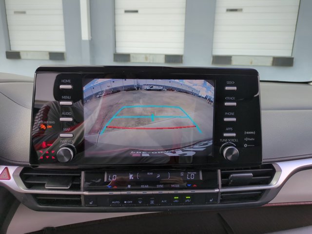 Used 2024 Toyota Sienna XLE FWD image 13