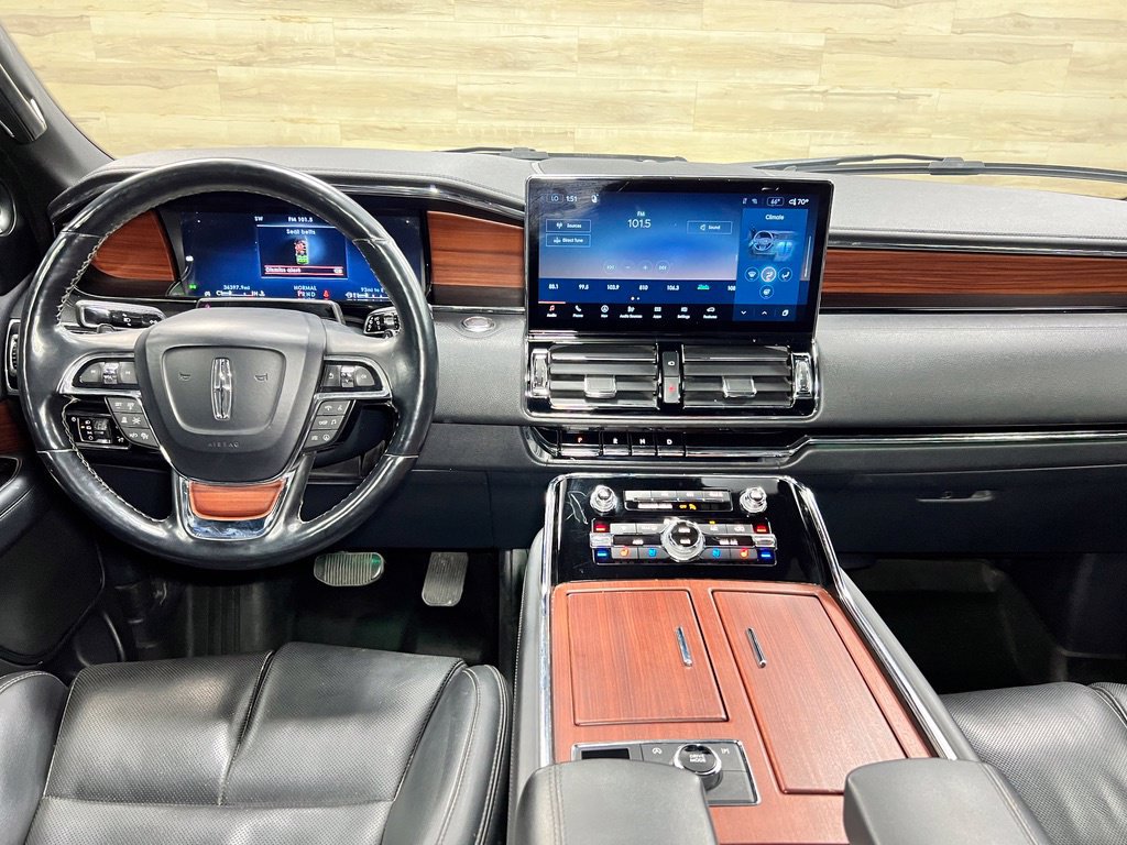 Used 2024 Lincoln Navigator L 4WD image 2