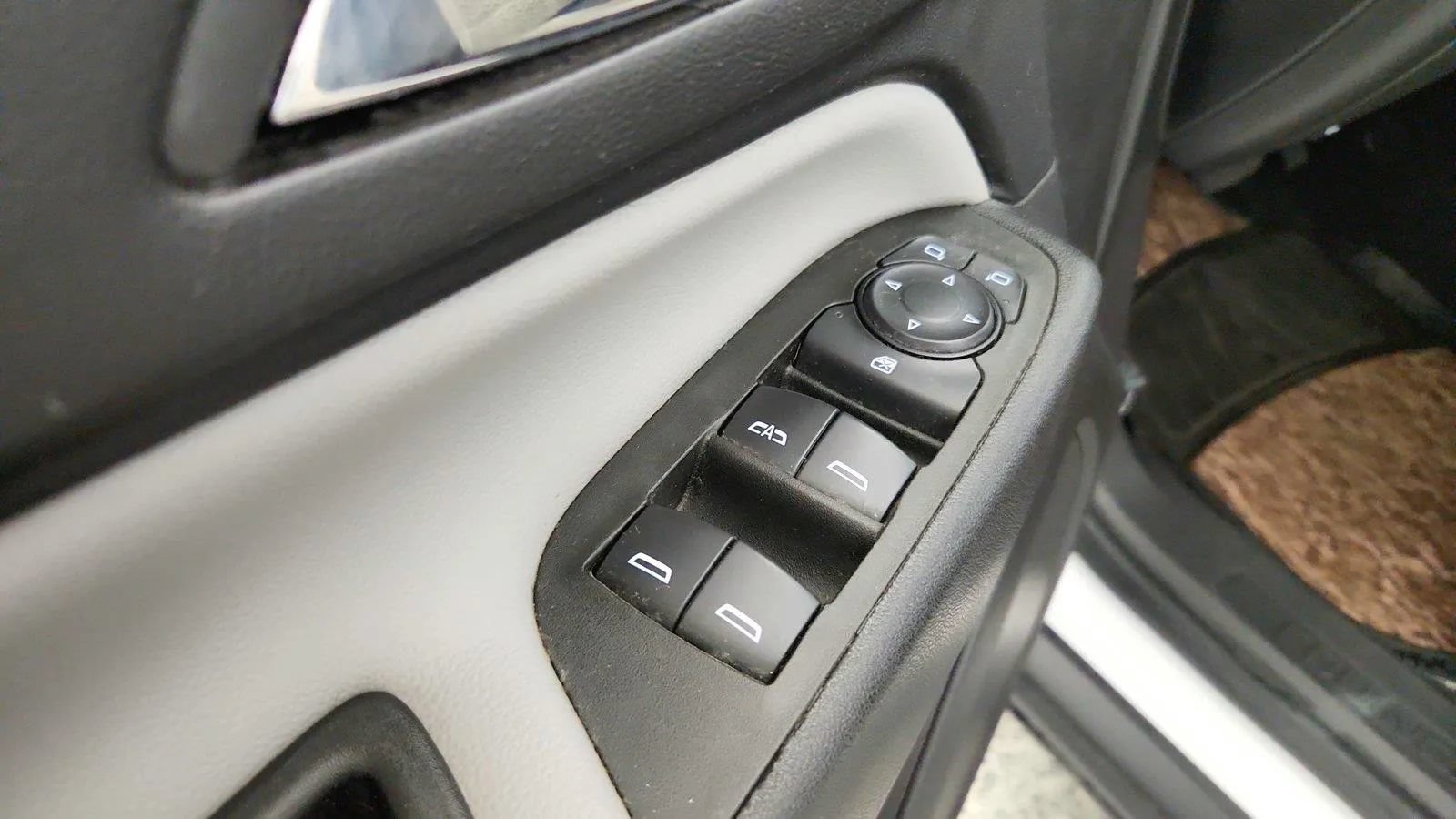 Used 2024 Chevrolet Equinox LS w/ Driver Confidence II Package FWD image 21