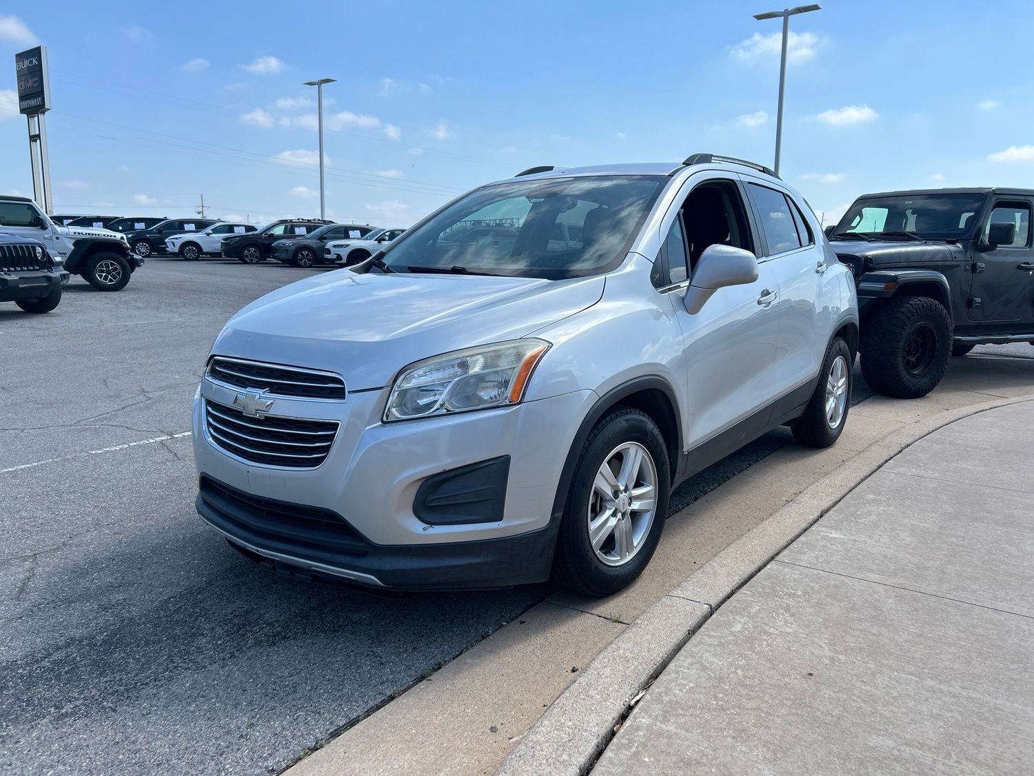 Used 2016 Chevrolet Trax LT w/ LPO, Cargo Package FWD image 1
