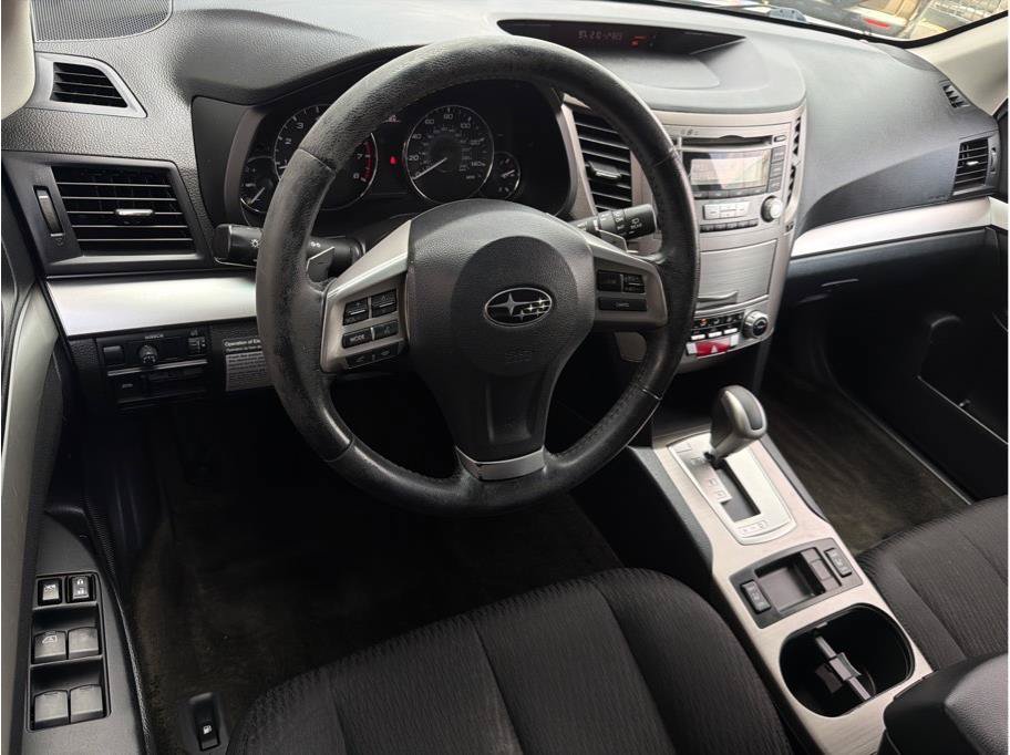 Used 2012 Subaru Outback 2.5i Premium AWD/4WD image 2