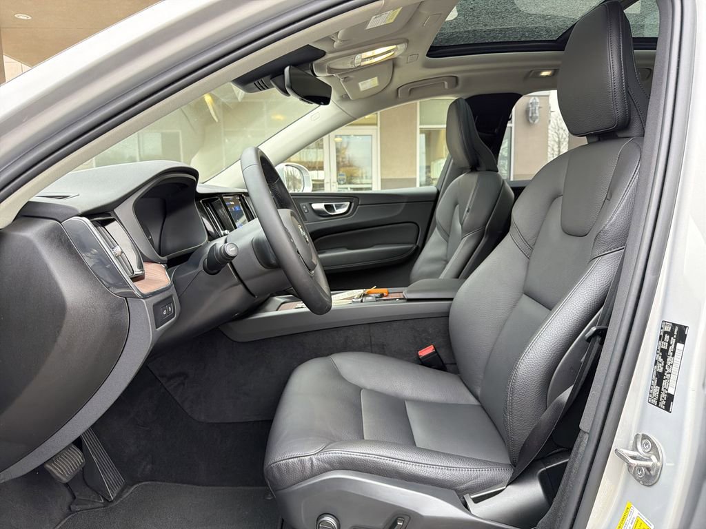 Used 2023 Volvo XC60 T8 Plus image 16