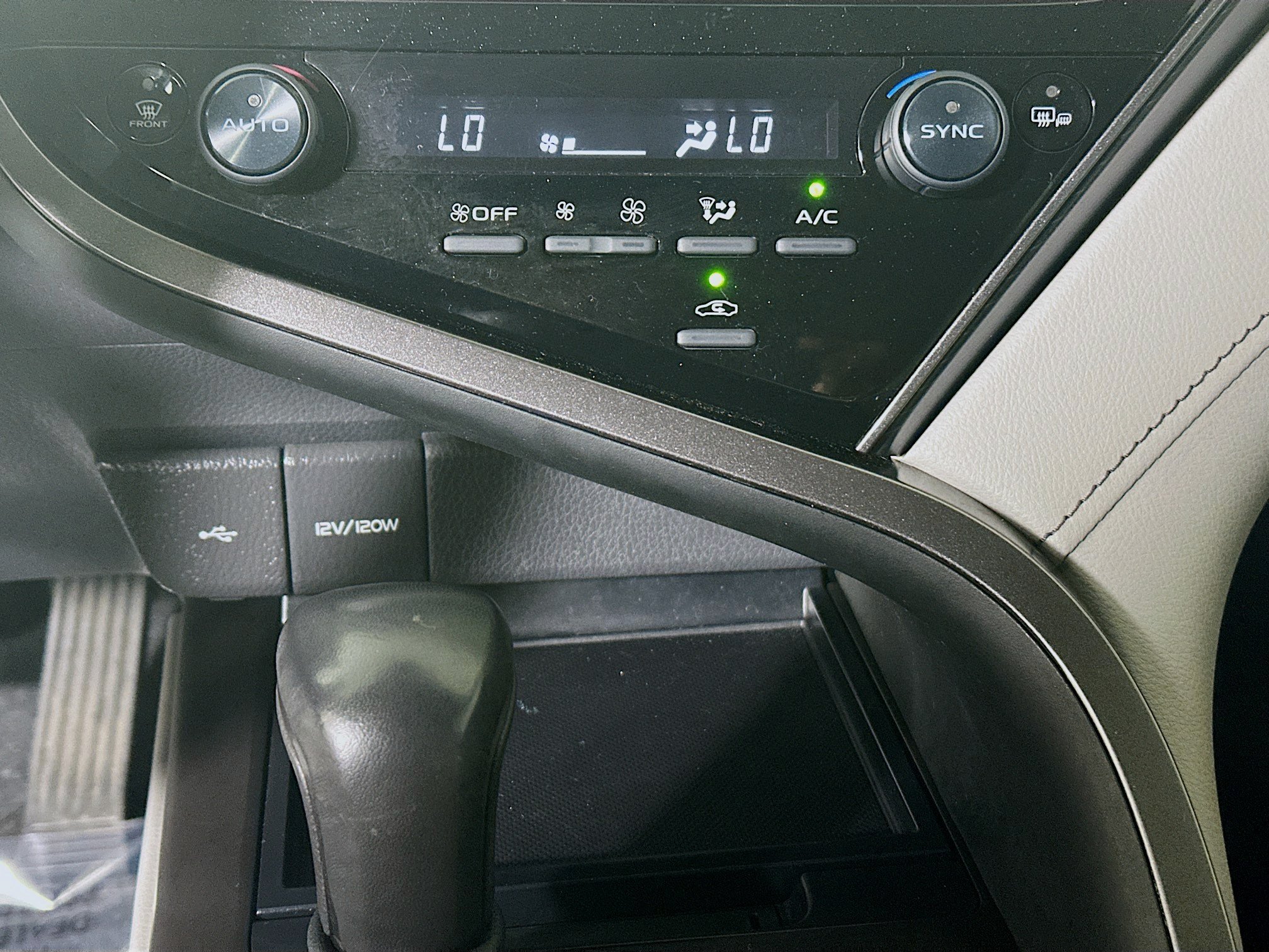 Used 2022 Toyota Camry SE w/ Convenience Package FWD image 23