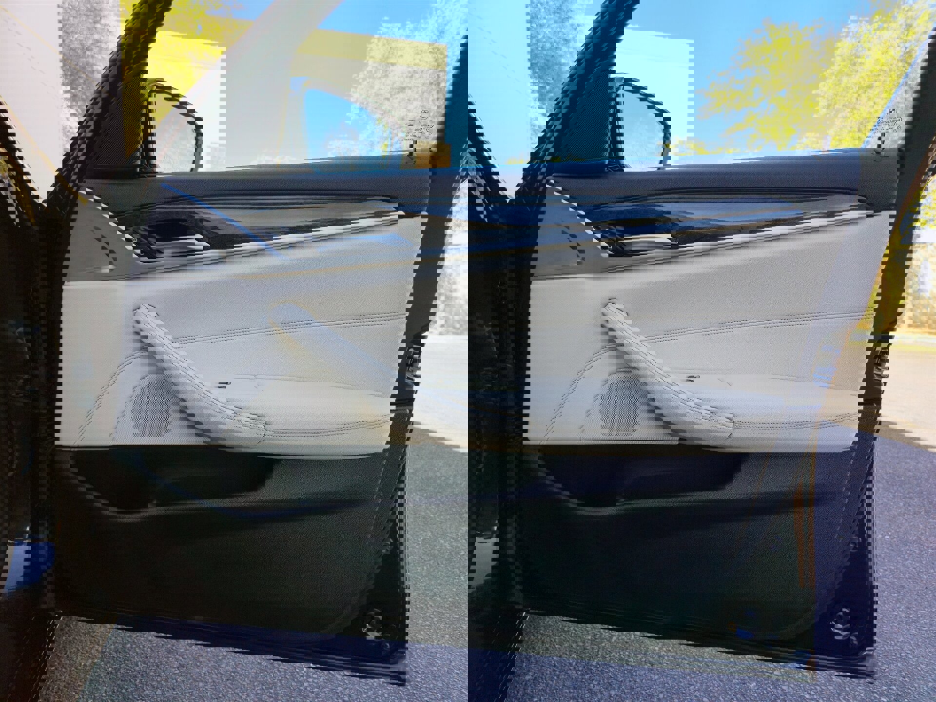 Used 2021 BMW 530e w/ Parking Assistance Package image 25