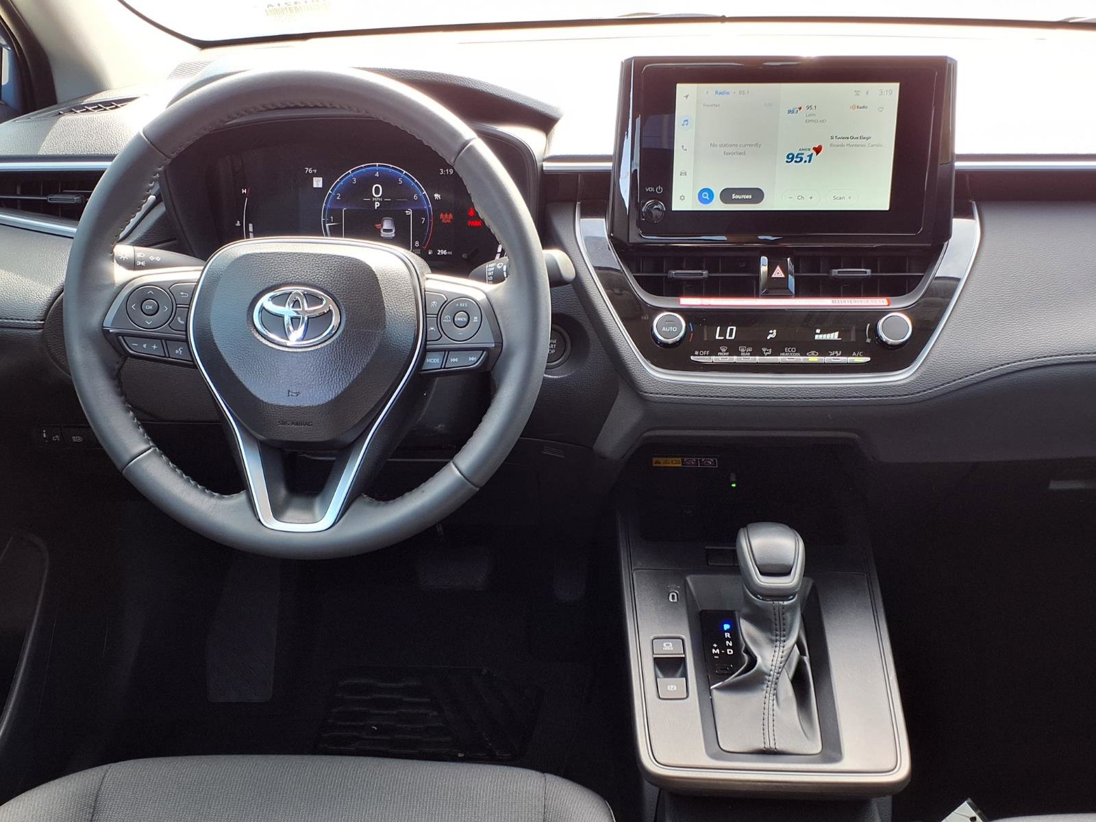 Used 2026 Toyota Corolla Cross LE image 11