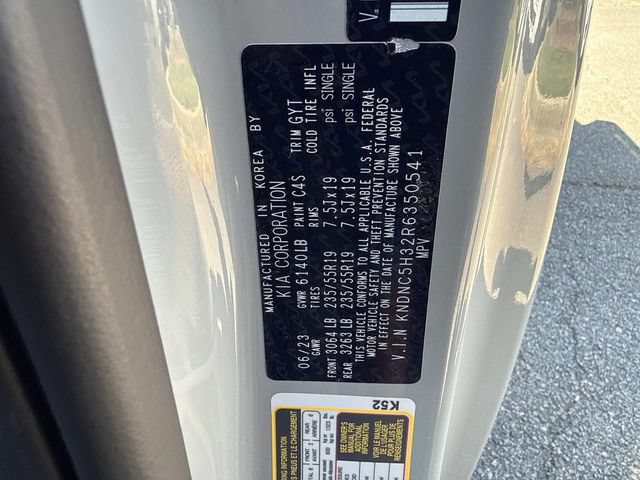 Used 2024 Kia Carnival EX FWD image 27