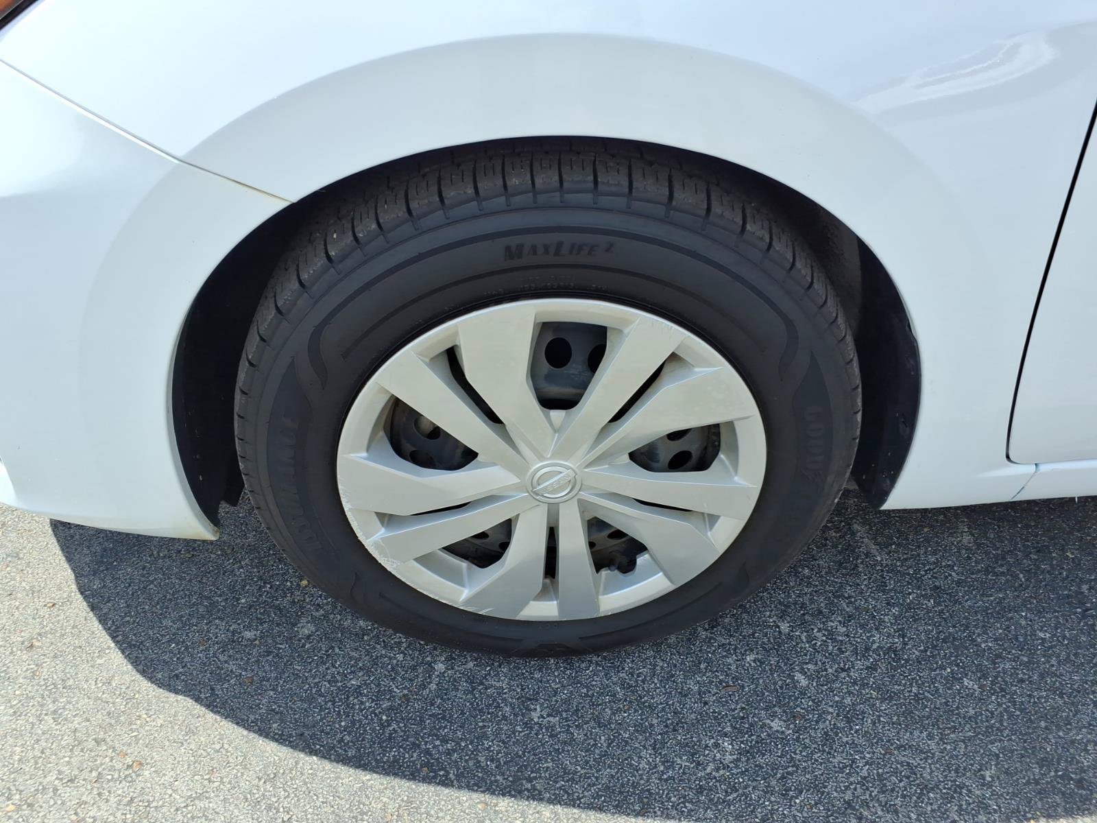 Used 2023 Nissan Versa S FWD image 5