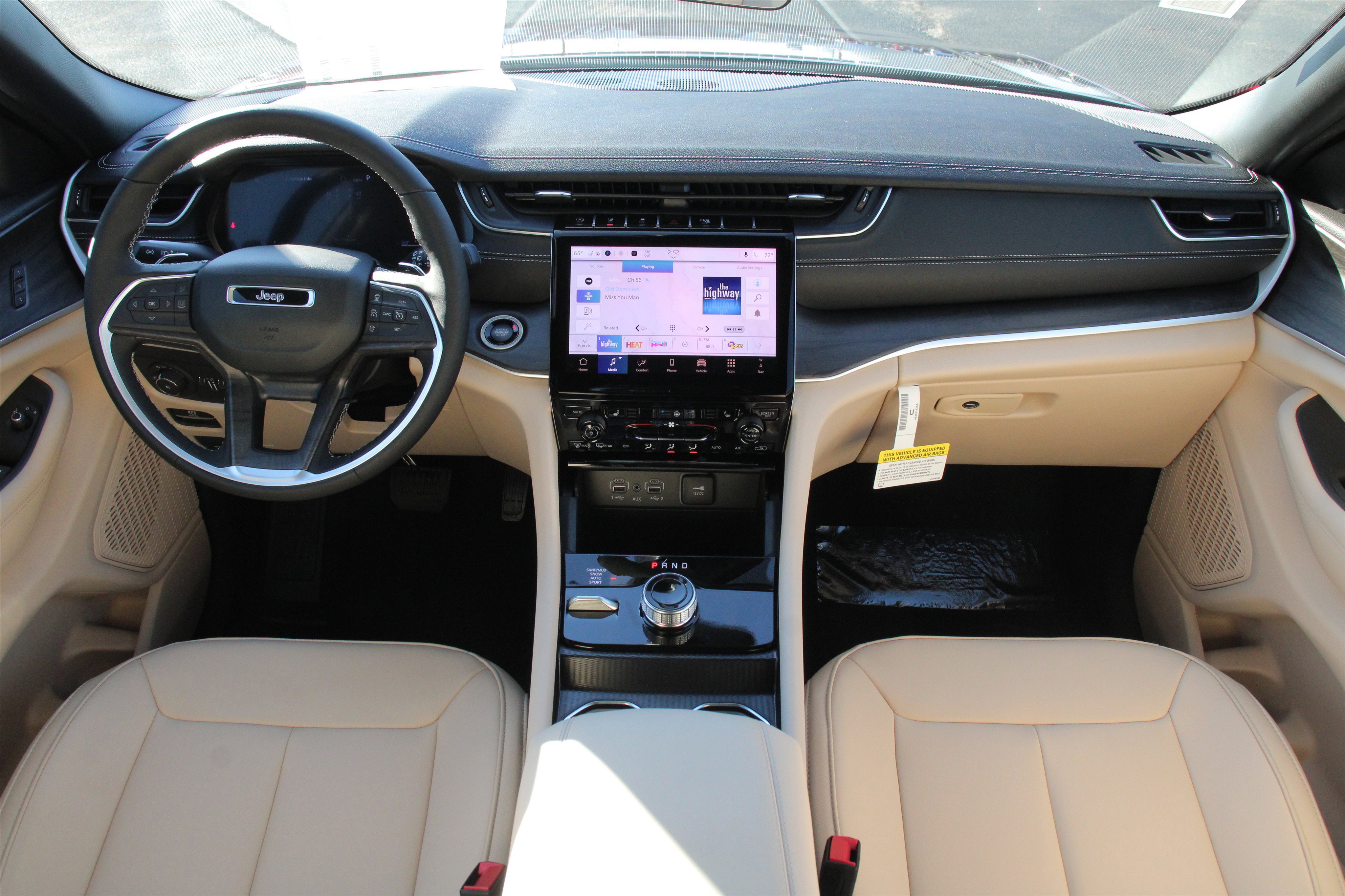 New 2025 Jeep Grand Cherokee Limited w/ Black Appearance Package image 2