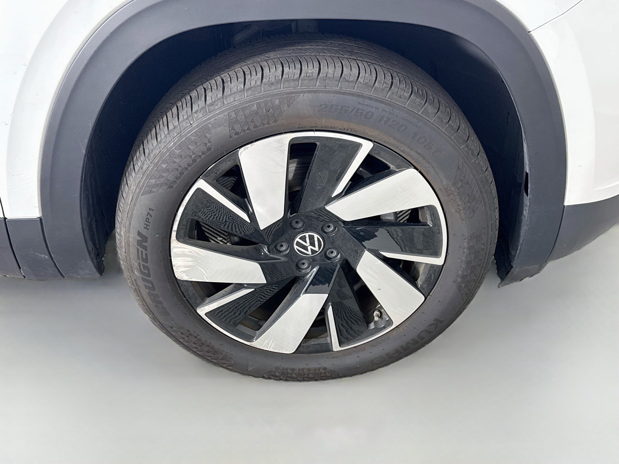 Used 2026 Volkswagen Atlas Cross Sport SE FWD image 32