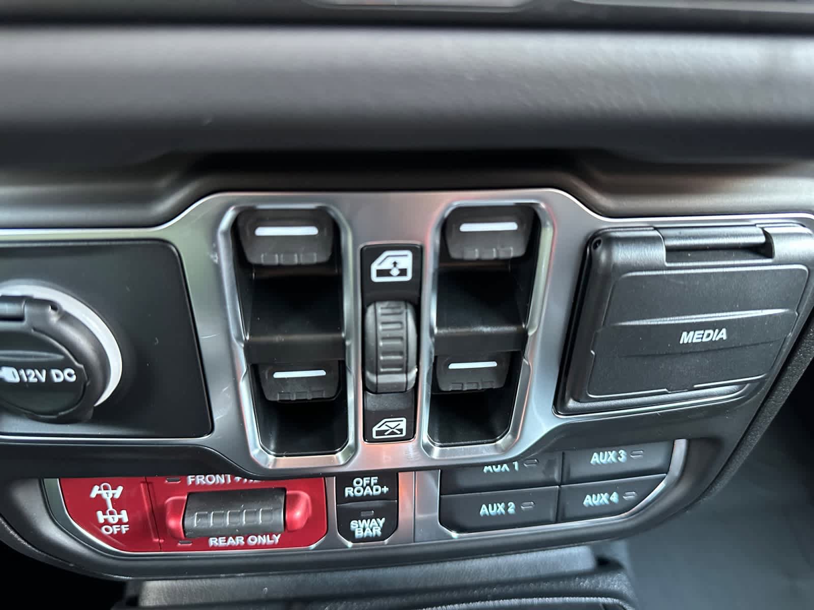 New 2025 Jeep Gladiator Rubicon w/ Safety Group AWD/4WD image 29