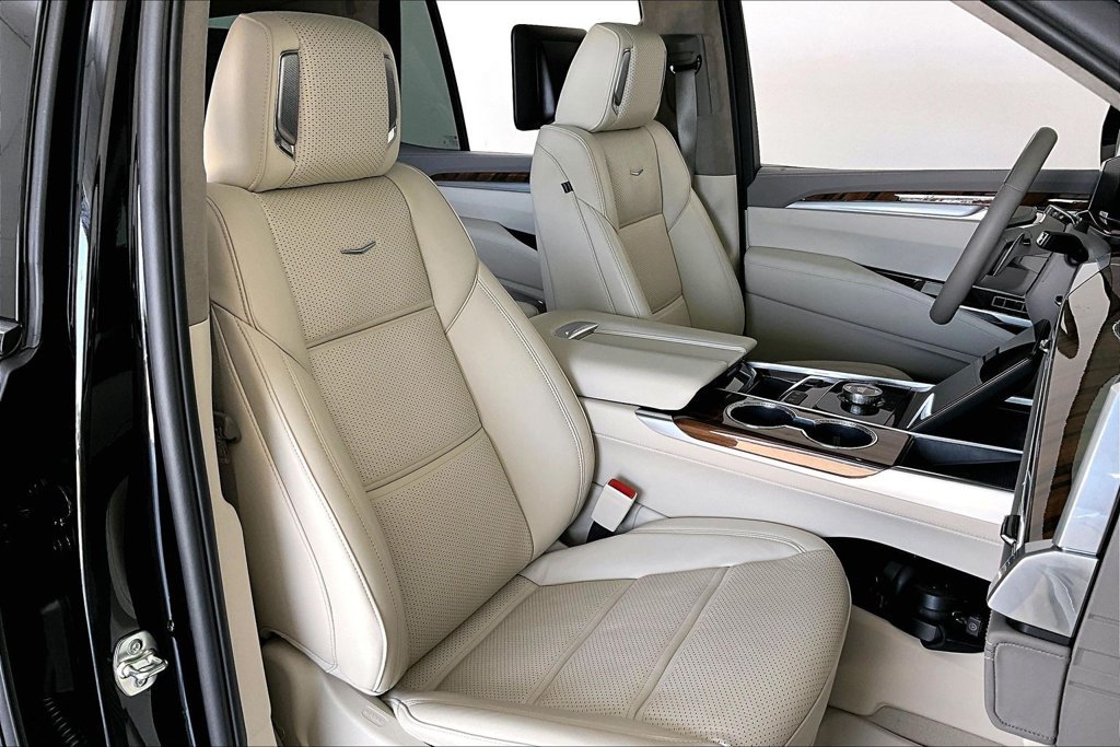 Used 2026 Cadillac Escalade Platinum Sport w/ LPO, Floor Liner Package AWD/4WD image 8