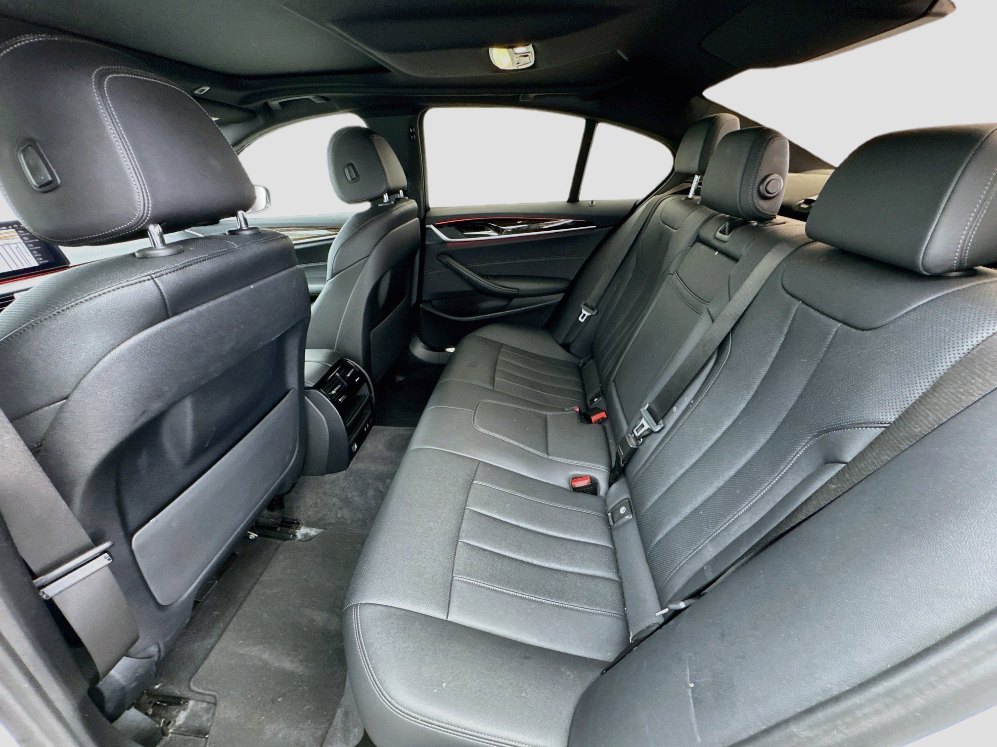Used 2021 BMW 530e w/ Convenience Package RWD image 16