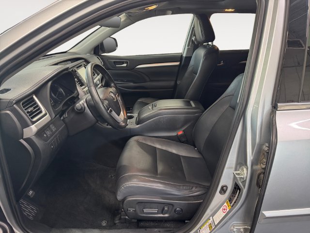 Used 2019 Toyota Highlander XLE AWD/4WD image 8