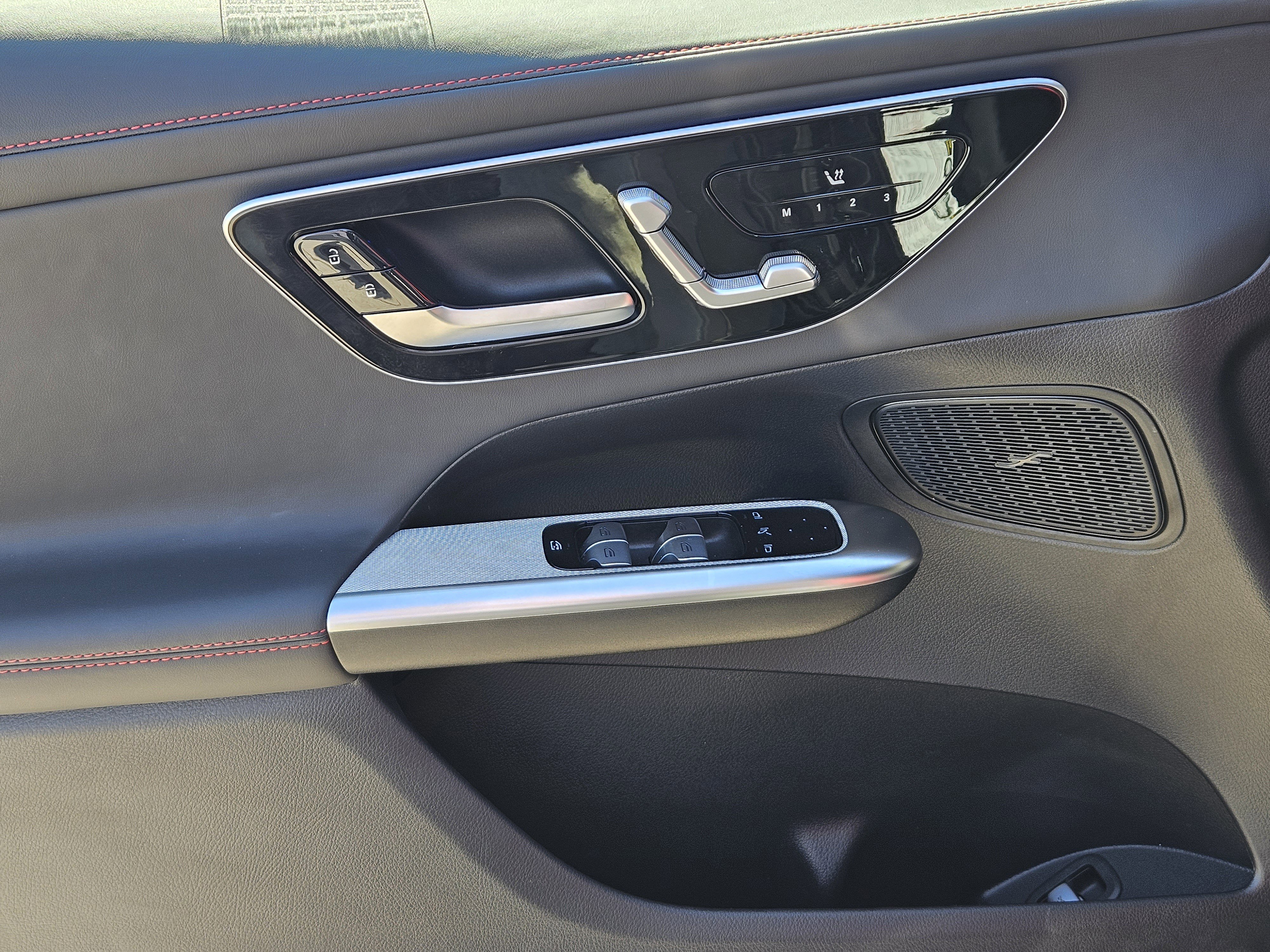 Used 2025 Mercedes-Benz GLC 43 AMG 4MATIC image 24