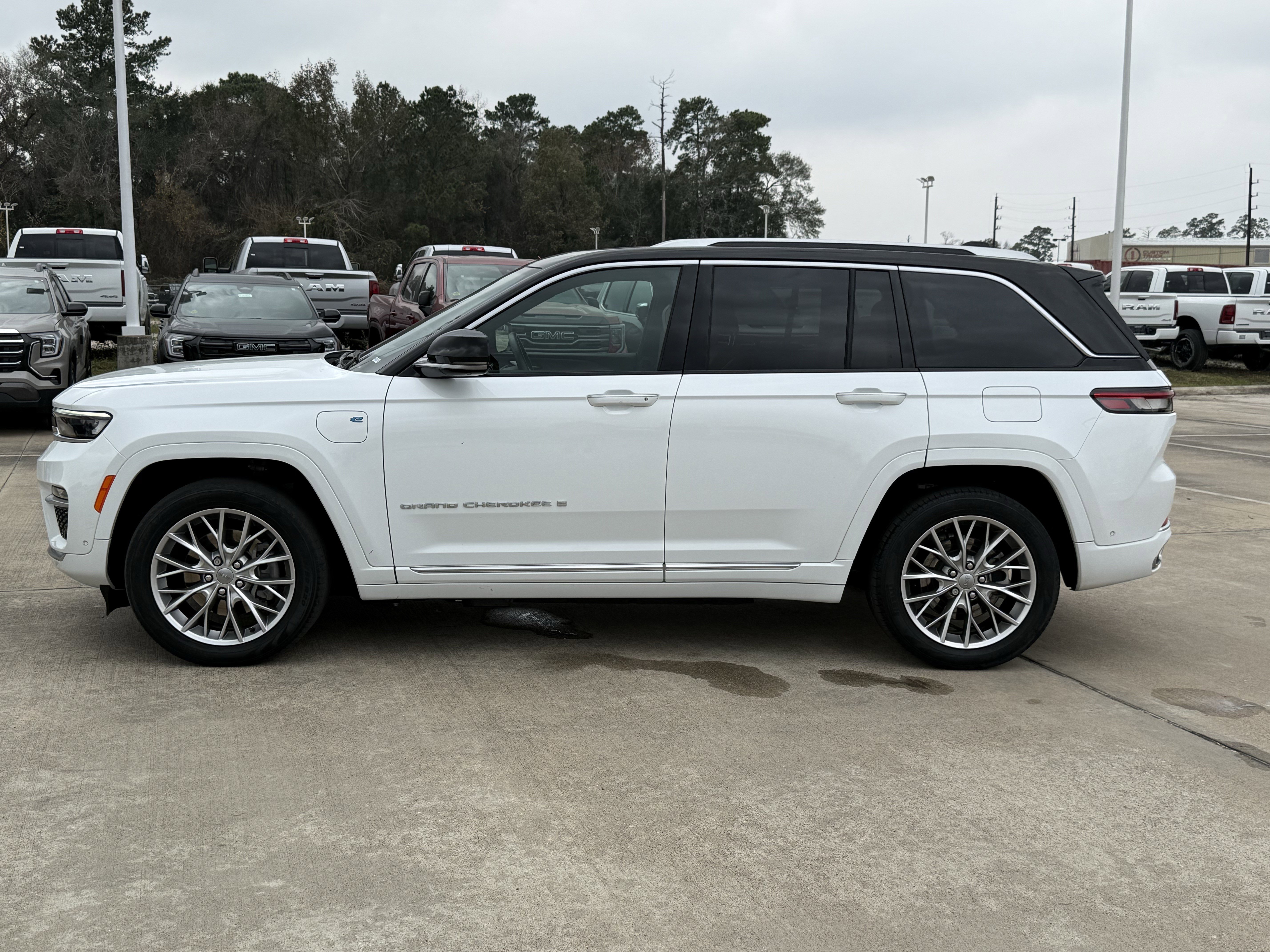 Used 2022 Jeep Grand Cherokee Summit w/ Luxury Tech Group V image 8