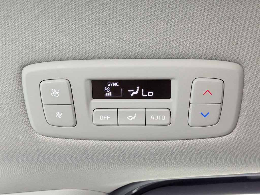 Used 2025 Kia Carnival image 29