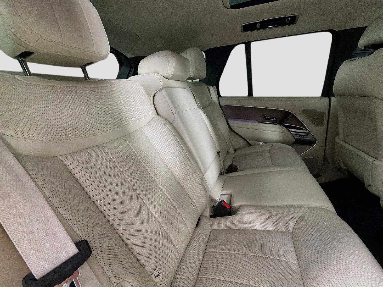 Certified 2025 Land Rover Range Rover SE AWD/4WD image 28
