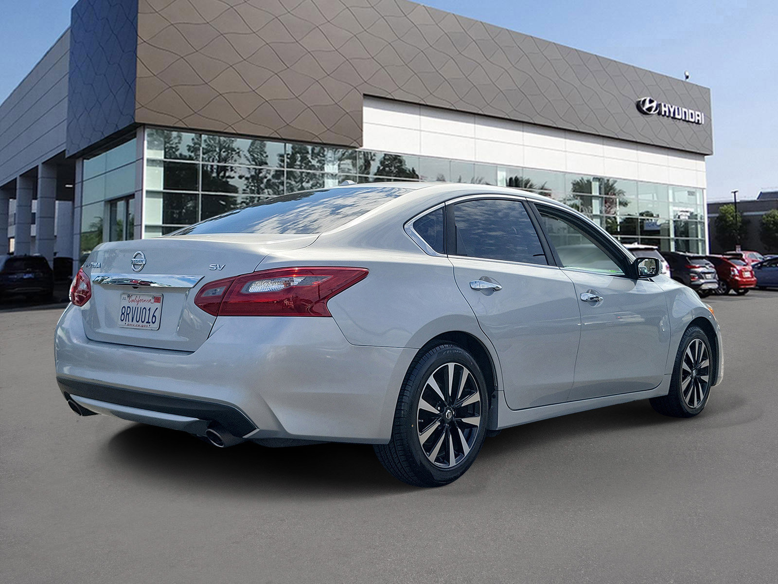 Used 2018 Nissan Altima 2.5 SV image 2