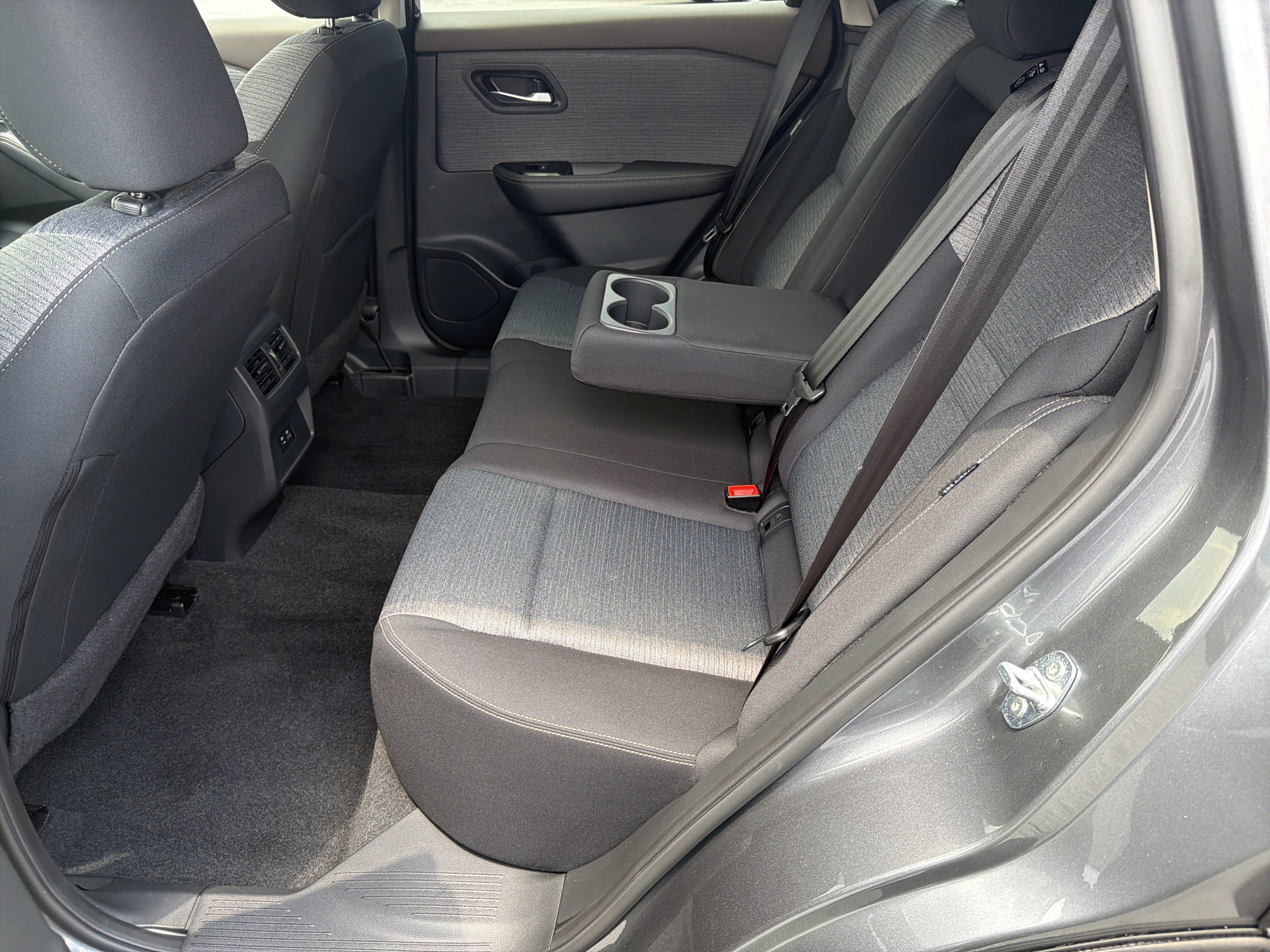 Used 2023 Nissan Rogue SV AWD/4WD image 24
