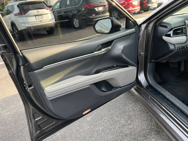 Used 2022 Toyota Camry XSE FWD image 5