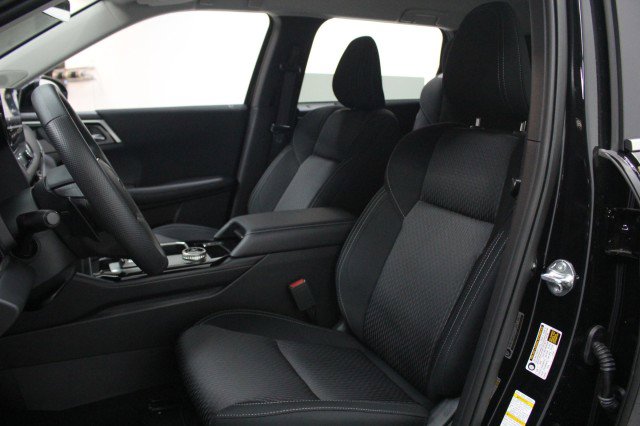 New 2026 Mitsubishi Outlander ES FWD image 7