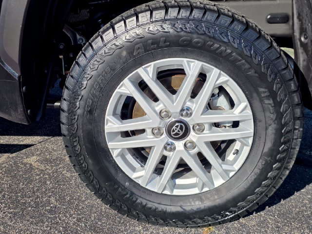 Used 2025 Toyota Tundra SR5 w/ SR5 Convenience Package AWD/4WD image 9