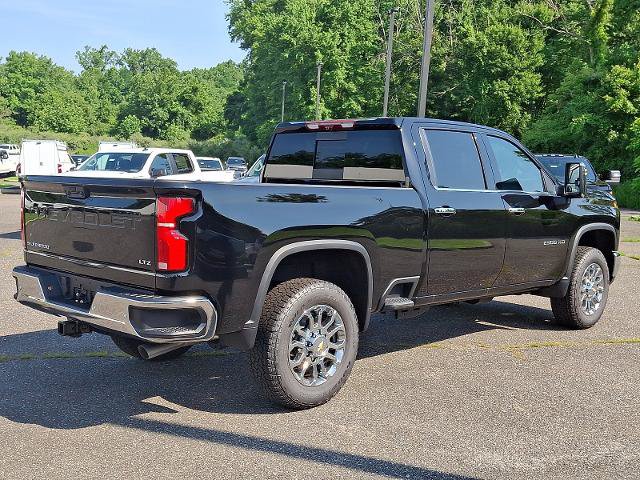 New 2026 Chevrolet Silverado 2500 LTZ w/ LTZ Premium Package AWD/4WD image 4