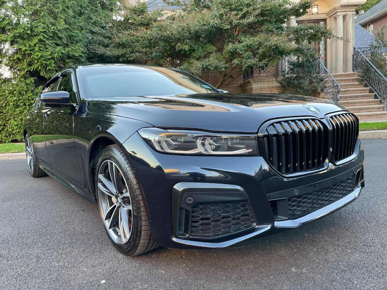 Used 2020 BMW 740i xDrive w/ M Sport Package image 5
