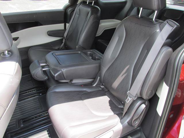 Used 2024 Kia Carnival EX FWD image 10