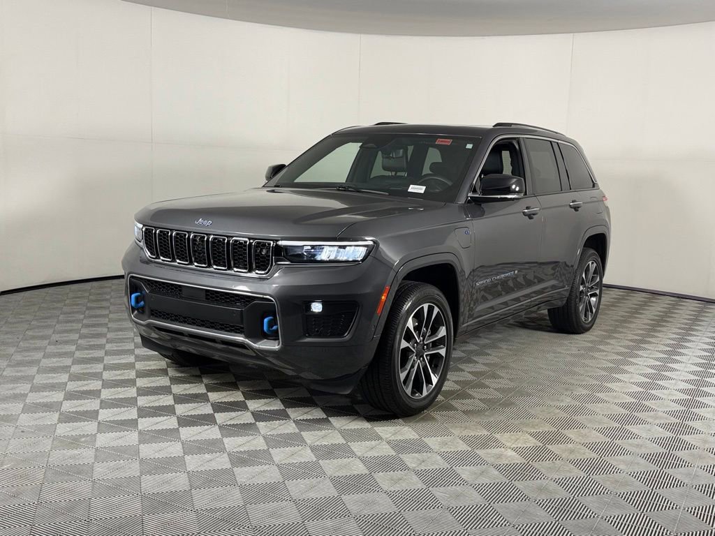 Certified 2022 Jeep Grand Cherokee Overland w/ Advanced Protech Group III AWD/4WD image 3